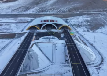 Xitay ishghal qilinghan Sherqiy Türkistanda dunyadiki eng uzun téz süretlik tashyol tonélini achti